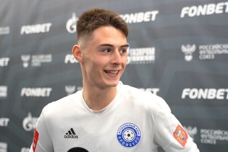    Для 21-летнего футболиста это первый вызов во взрослую сборную с сайта ФК "Оренбург".