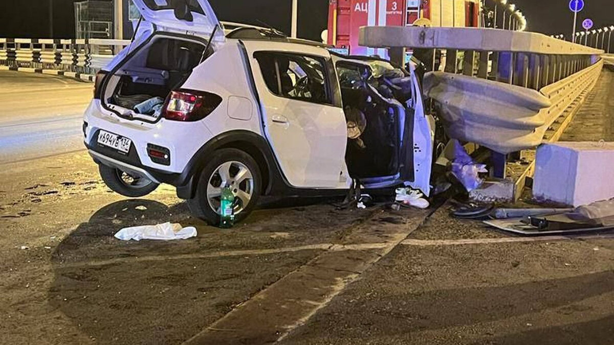 Причины ДТП на мосту с гибелью детей назвал волгоградский автогонщик |  НовостиВолгограда.ру | Дзен