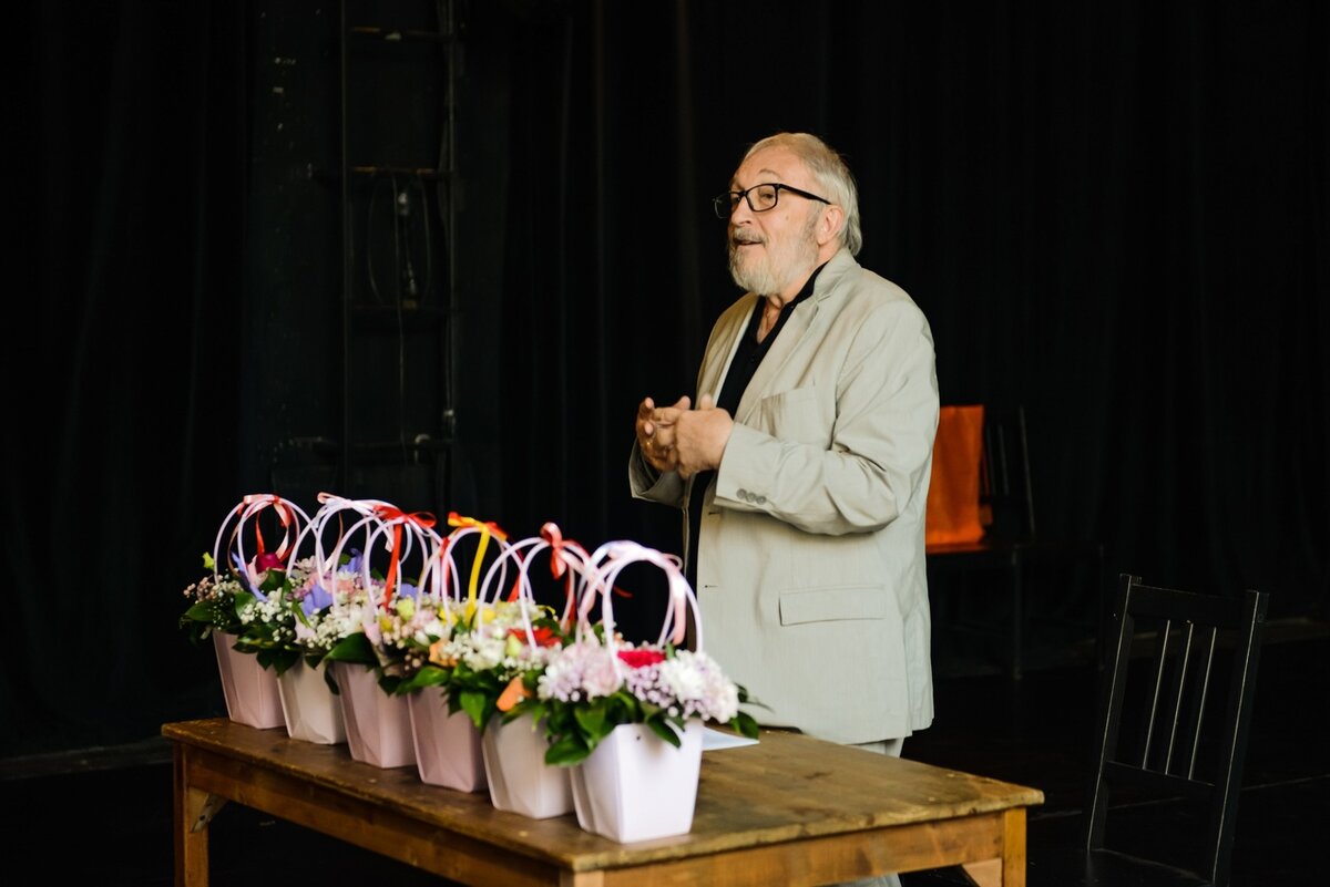 Сбор труппы МНДТ 5 сентября 2023 года. На фото художественный руководитель театра В. В. Долгачев.