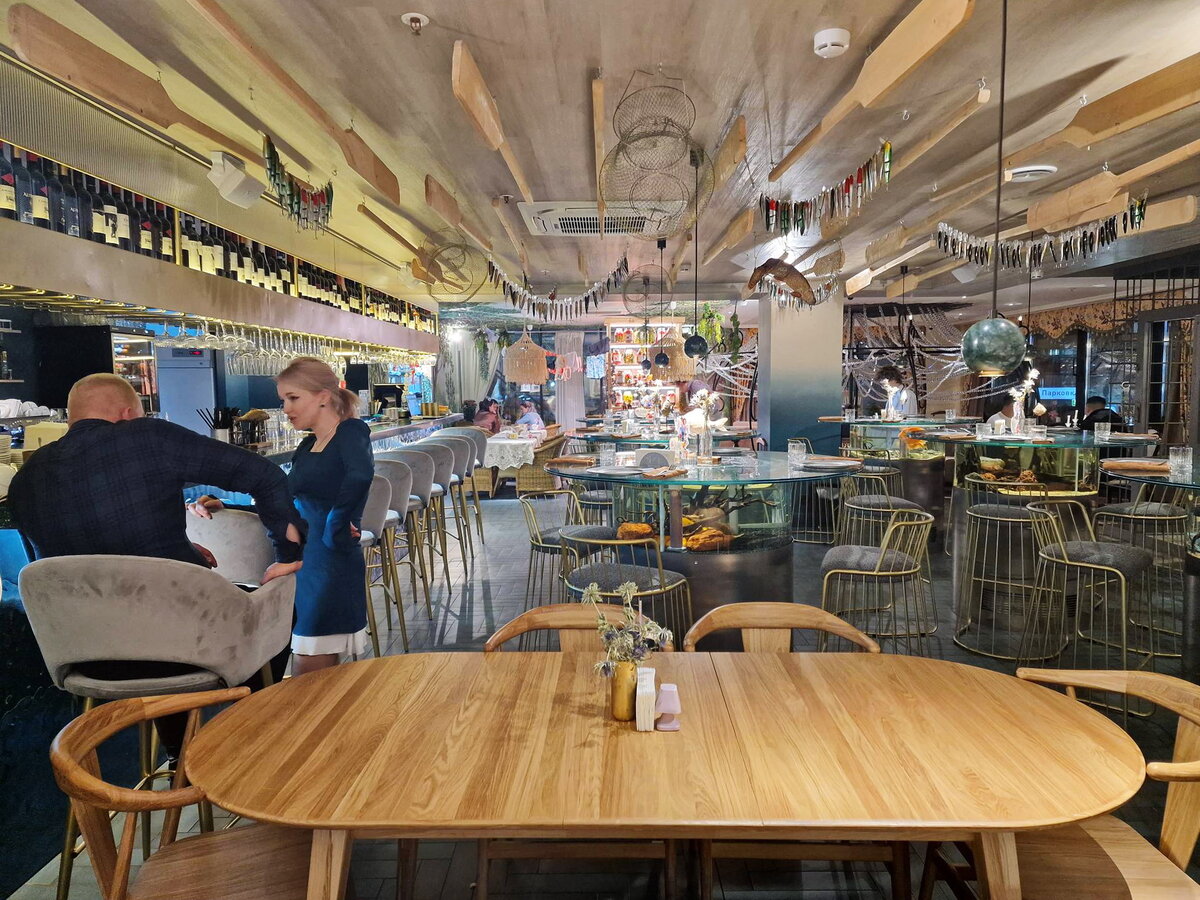 Общий вид зала ресторана "Кусочки Экстра"