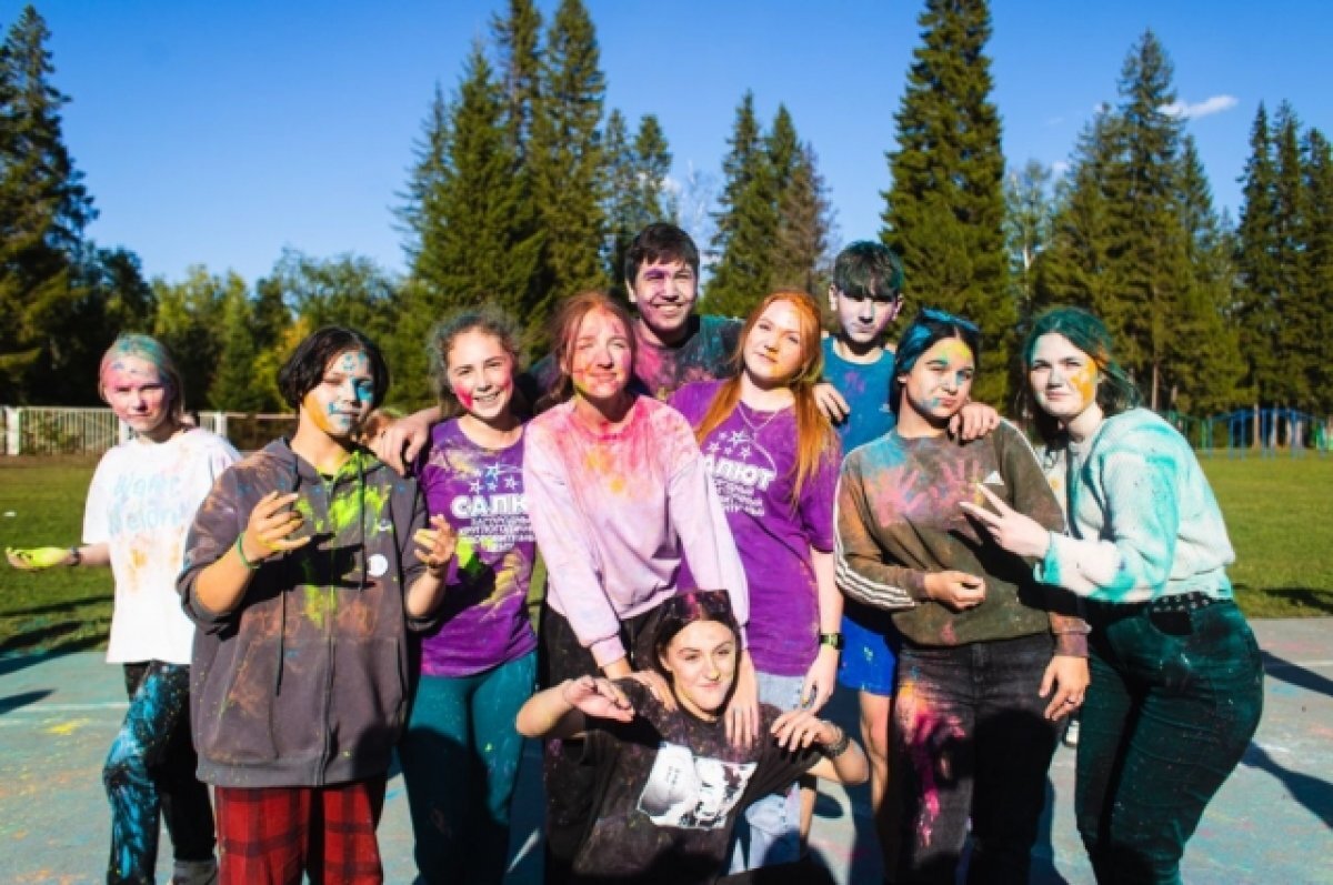    Школьники приехали в конце августа. Для них разработали инклюзивную смену «Вокруг света».