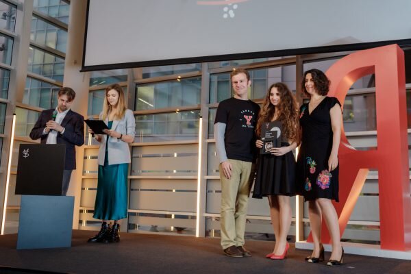 Анастасия Попова получила премию за проект по компьютерному зрению.