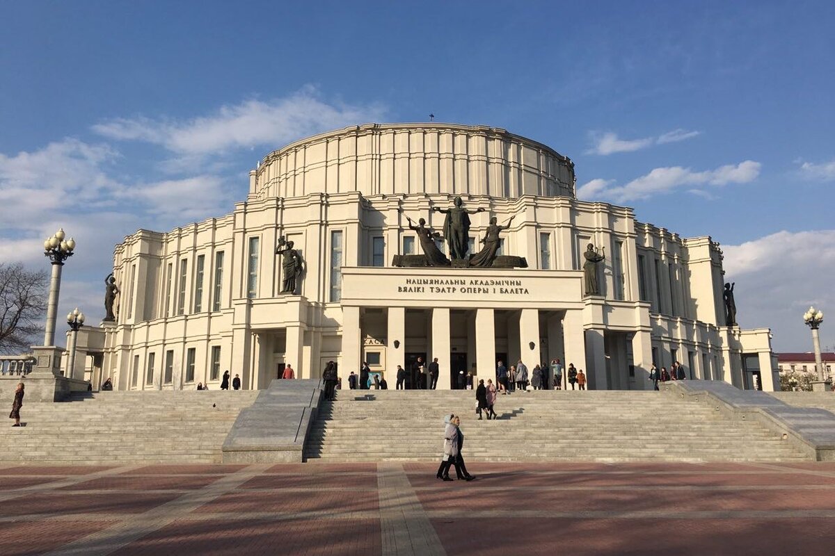 Национальный академический Большой театр оперы и балета в Минске – единственный оперный и крупнейший театр в стране.