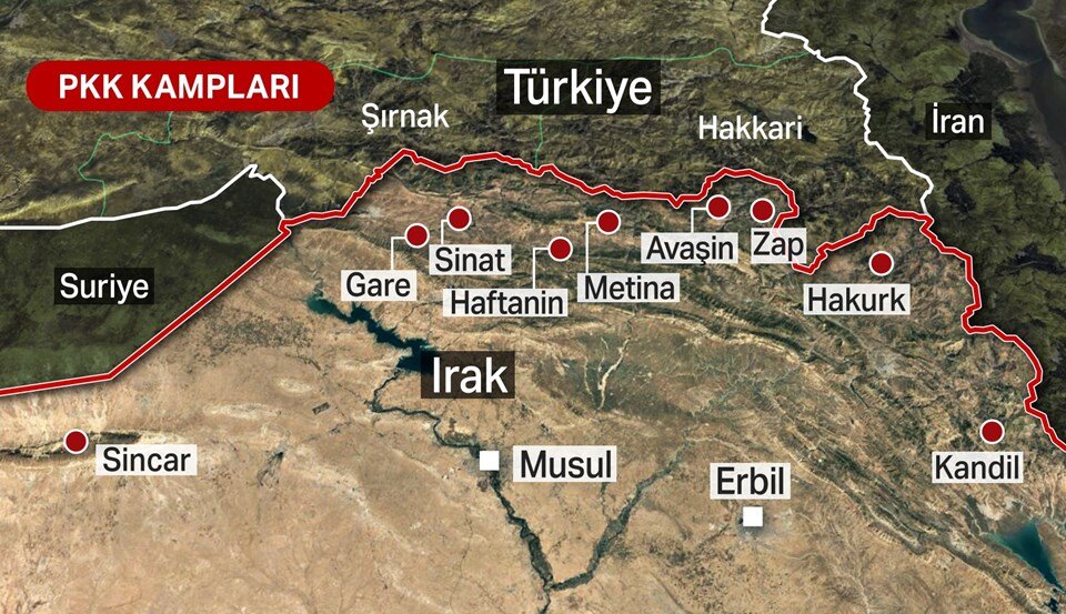 На карте красными точками отмечены  районы,  в которых расположены лагеря и базы "Рабочей партии Курдистана" . "Рабочая партия Курдистана" (PKK) считается террористической организацией в Турции, США, ЕС, Канаде, Австралии  и в других странах. Основные силы PKK расположены в горах Кандиль (Кandil).