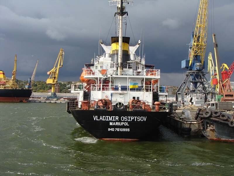 Стоящие на разгрузке суда в порту. Фото с сайта seaman-sea.ru