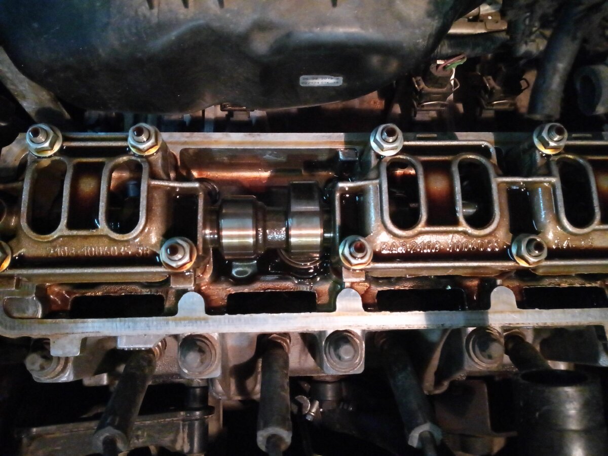 Каждые 8000 км меняю масло Лукойл Люкс. Двигатель чистейший, пробег - 83000 км.