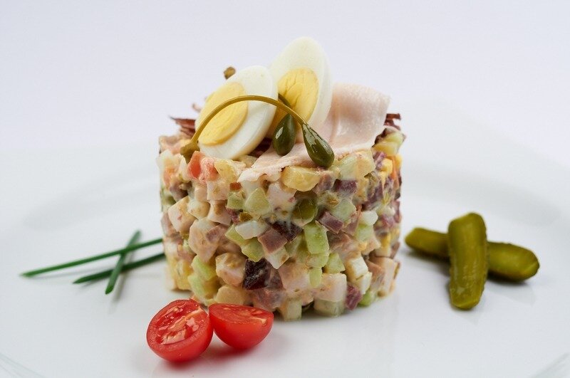 Оливье с говядиной, пошаговый рецепт на ккал, фото, ингредиенты - Едим Дома