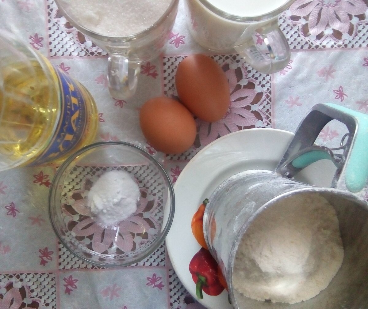 Бисквитная "Шарлотка" на кефире. Вкусная и пышная