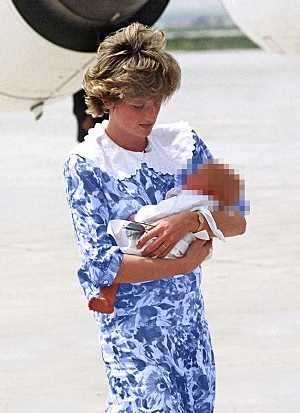 Принцесса Диана с новорожденным на руках