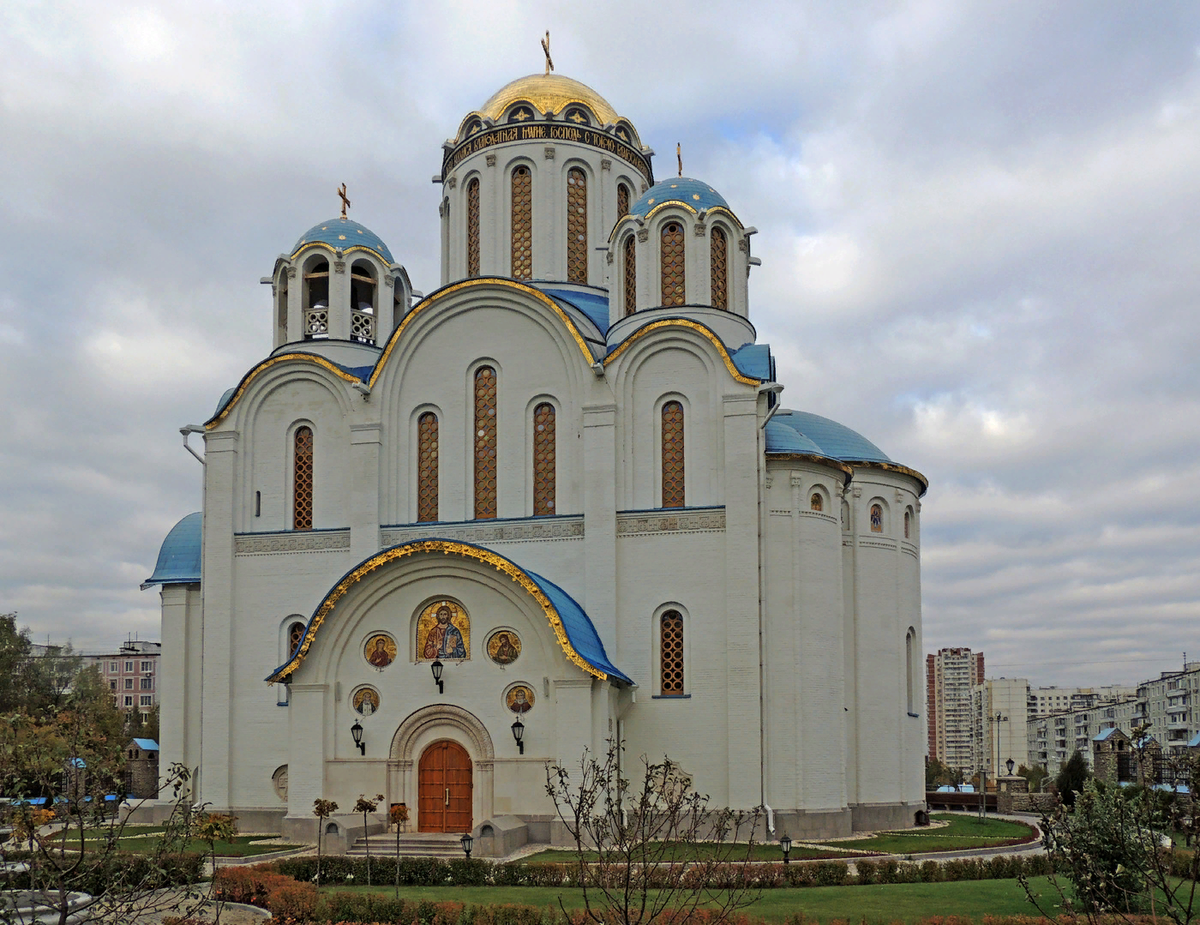 Новоясеневская 42 церковь. Храм Покрова Пресвятой Богородицы в Ясенево. Храм Покрова Пресвятой Богородицы в Ясеневе. Церковь в Ясенево Покров Пресвятой Богородицы. Храм в Ясенево в храме Покрова Пресвятой Богородицы.