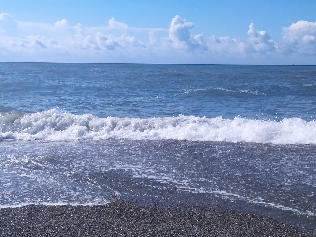 Почему в августе море холодное