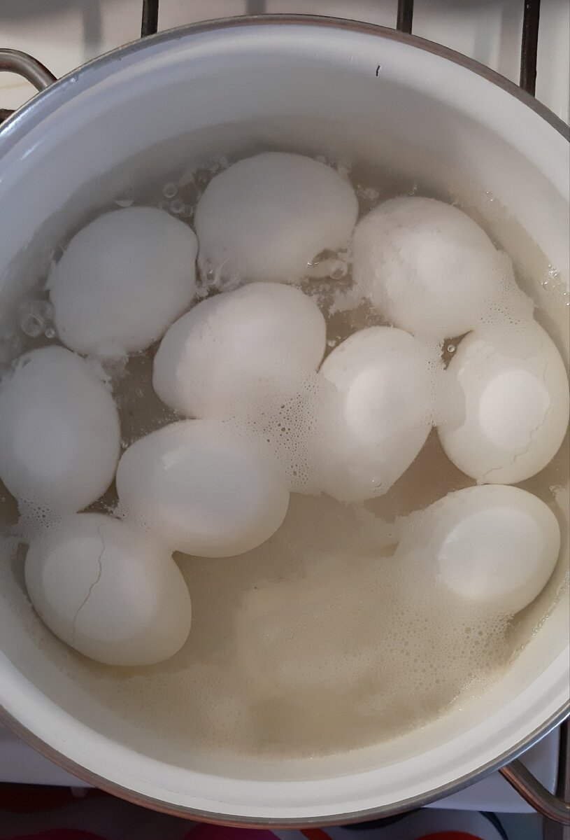 Варить нужно на малом или среднем огне с добавлением соли