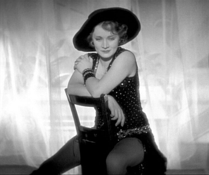Марлен Дитрих в фильме "Голубой ангел"