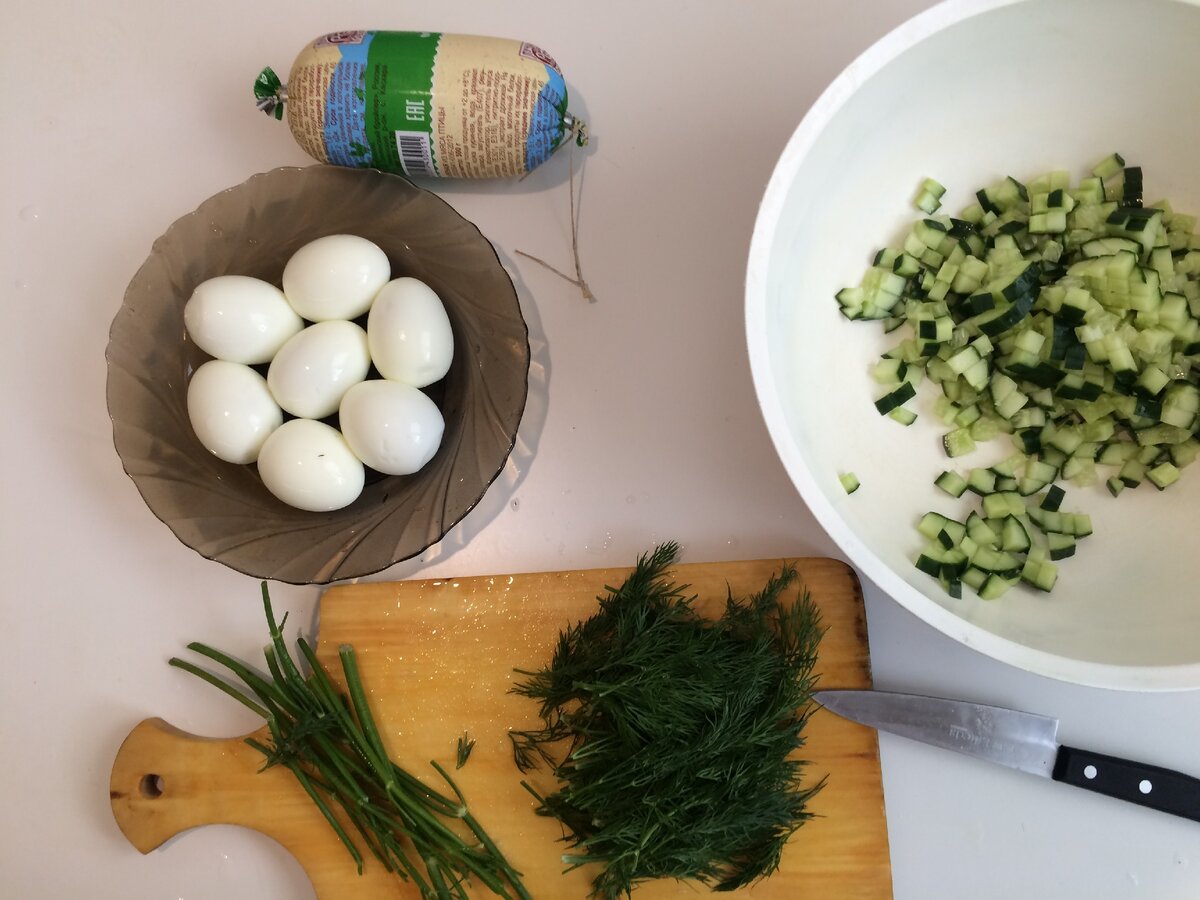 Нарезка зелени для окрошки