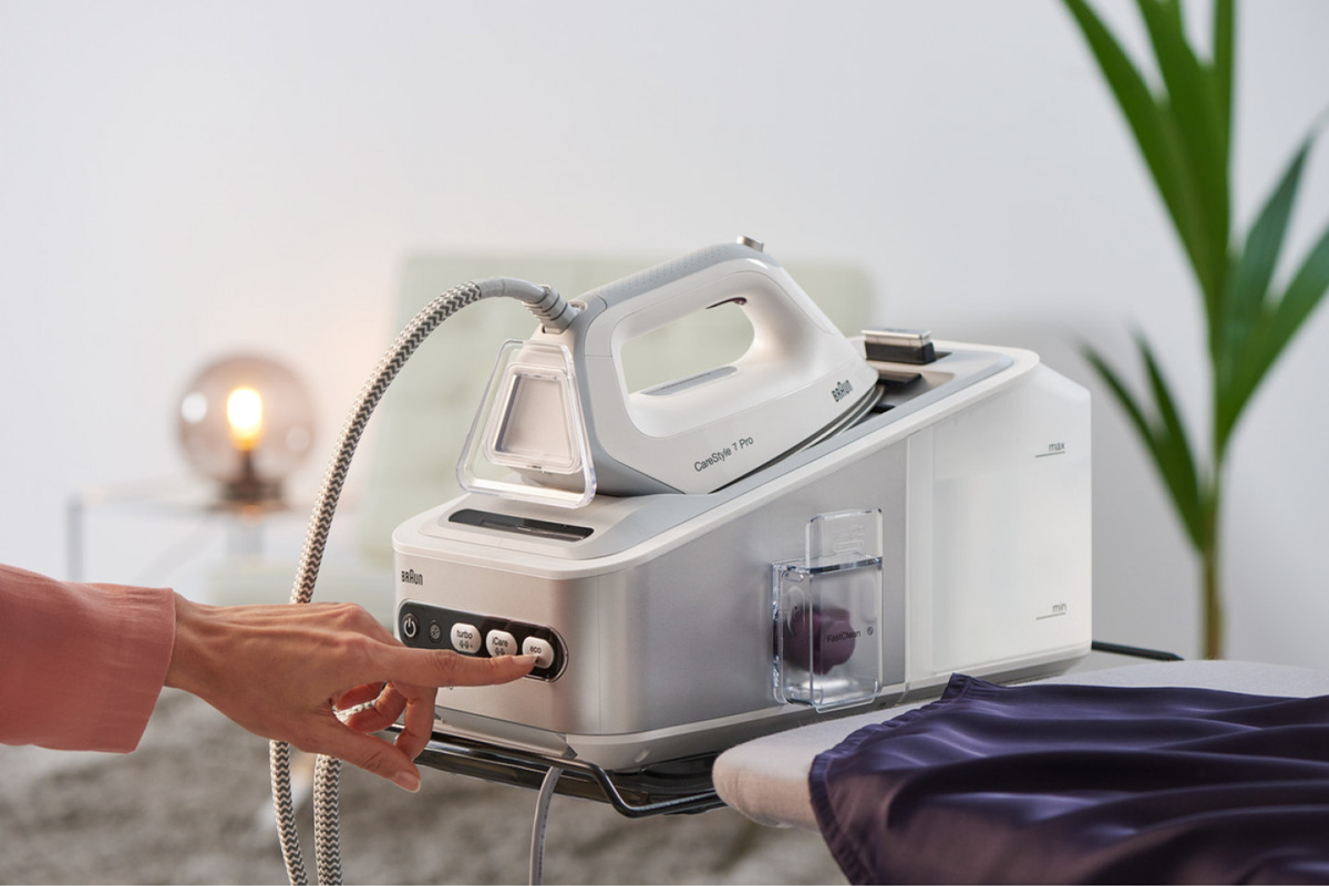 Кнопки переключения режимов в парогенераторах Braun находятся на основном блоке, чтобы не нажать их случайно во время глажки