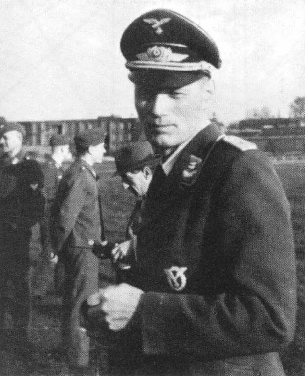 Реймар Хортен в 1944 году в форме Люфтваффе. На груди виден знак "пилот наблюдатель"