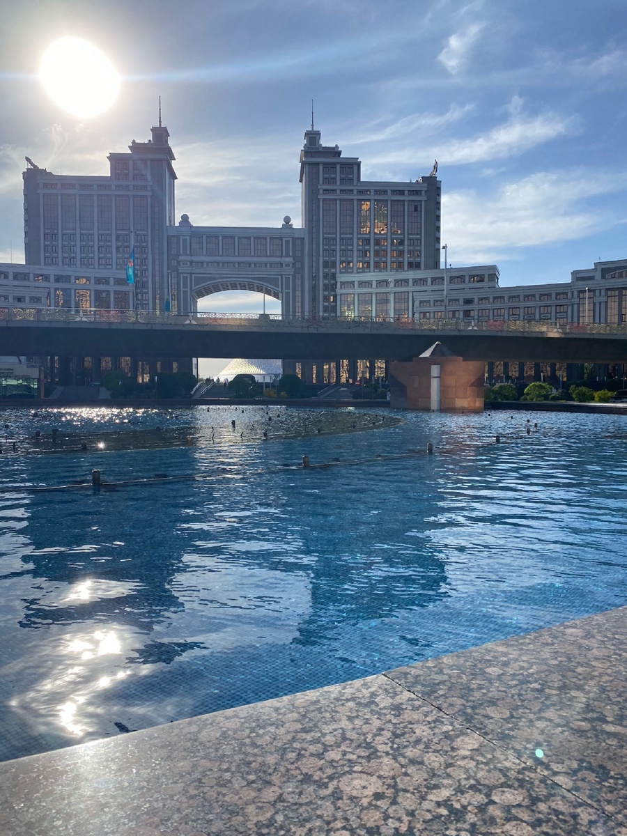 Это фонтан, недалеко от моего дома 😇.