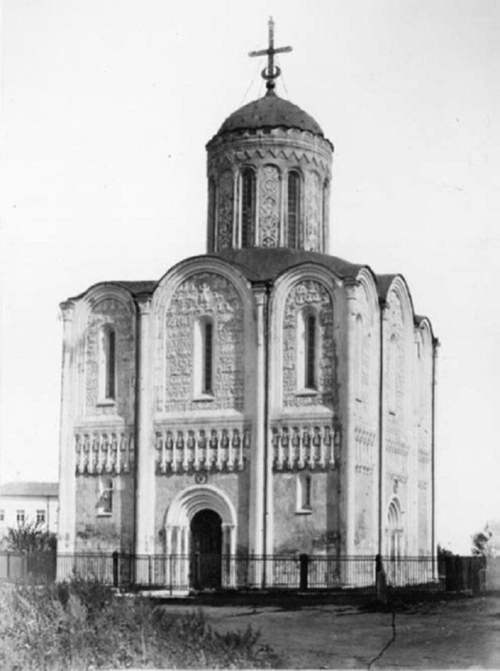 Успенский собор черно белое