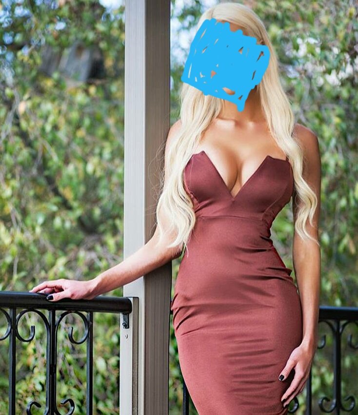 Фото женщины "бимбо" из открытых источников. Бимбо (Bimbo)​ – сленговое слово, которым описывают сексапильных и помешанных на своей красоте девушек. Их интересы сводятся к​ к легкомысленному гедонизму, “охоте” на мужчин и постоянным косметическим процедурам.