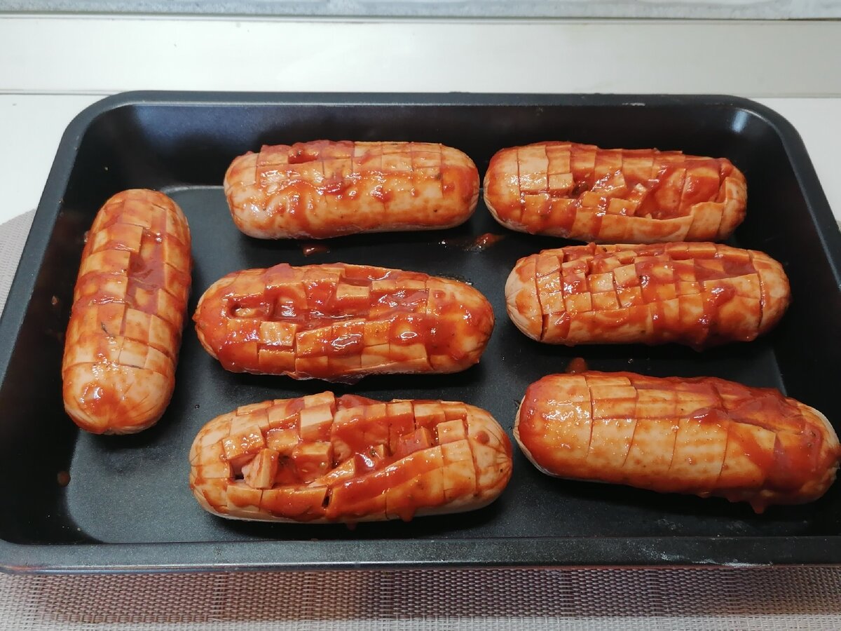 Сколько готовятся сосиски в духовке