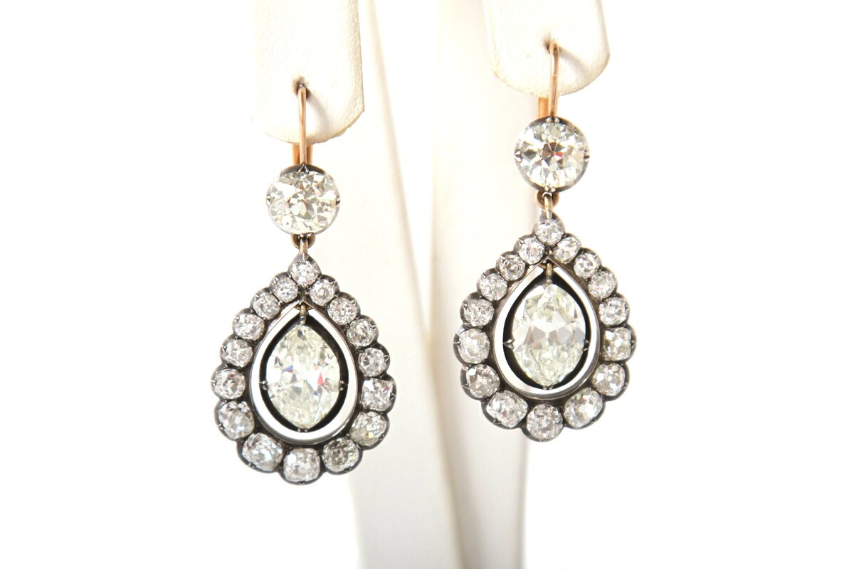 Серьги с бриллиантовыми вставками огранки «маркиз». Россия, I четверть XX века. Лот № 516 на сайте vremena-art.ru