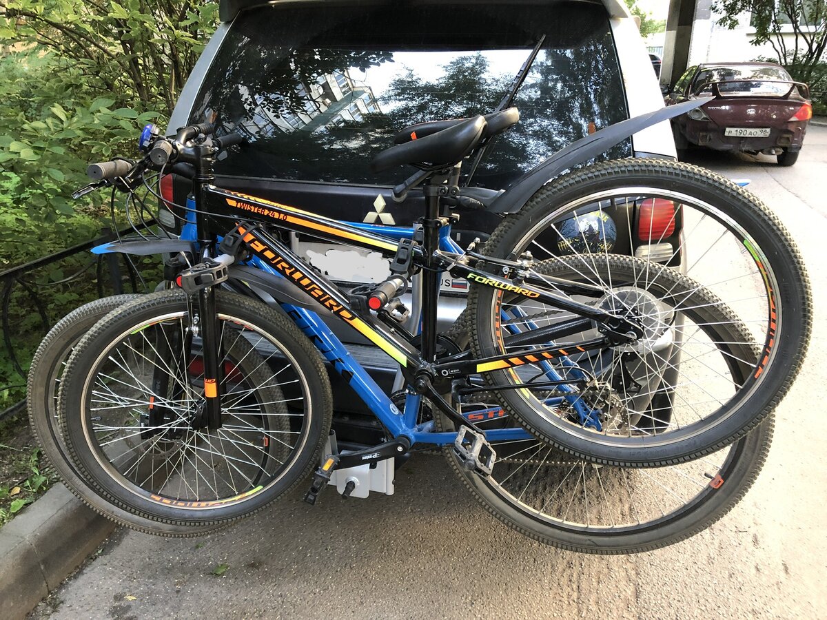 Фото из личного архива. Синий велосипед огромный, 22 рама. 