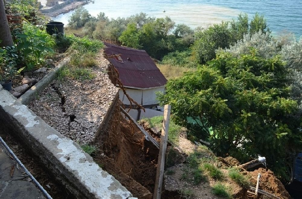 Последствия оползня на Северной стороне Севастополя. Фото: crimea.kp.ru