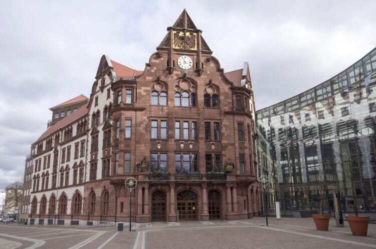Старая ратуша на площади Мира в Дортмунде
