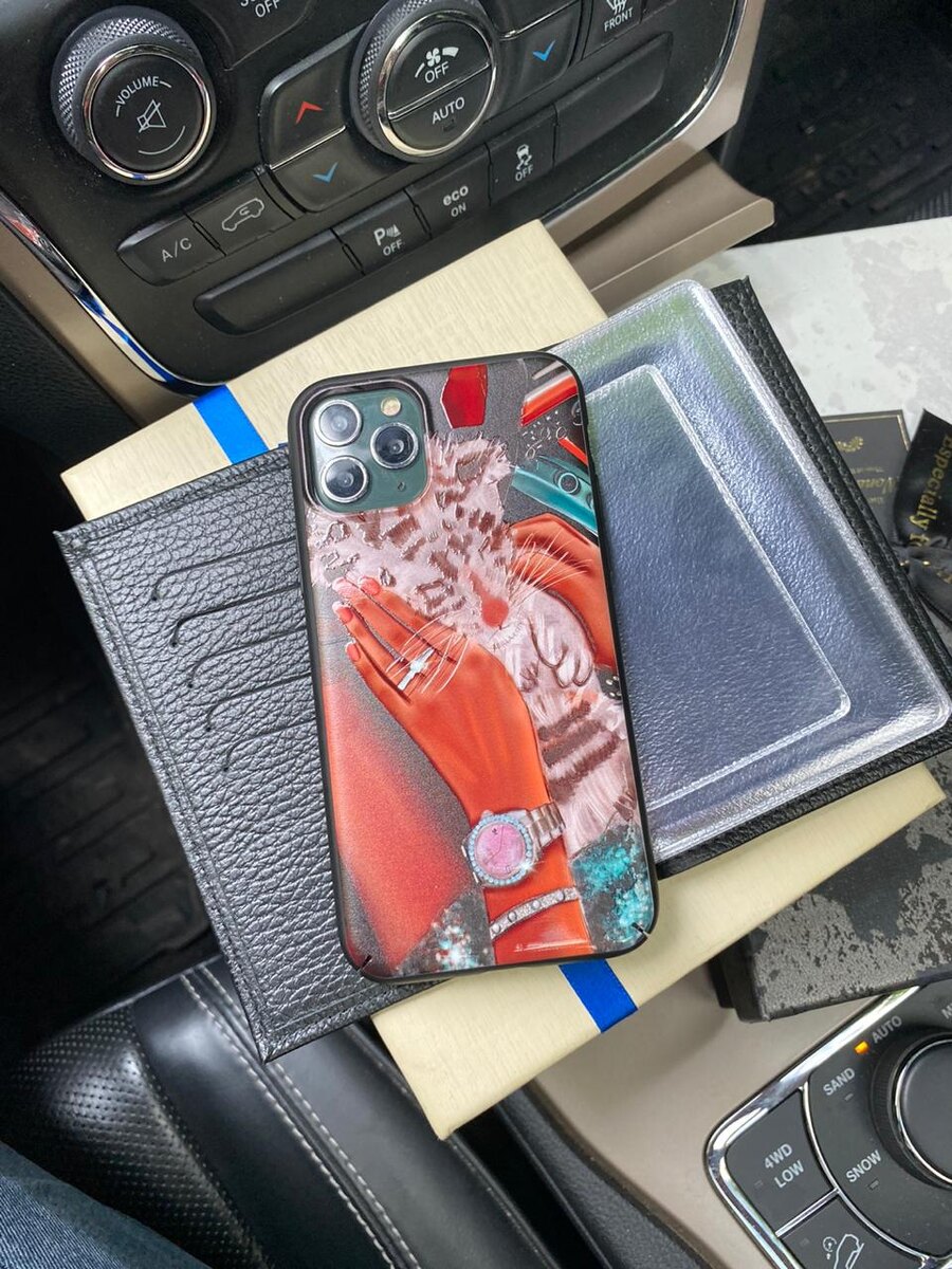 Красивый чехол с ярким принтом на ваш телефон