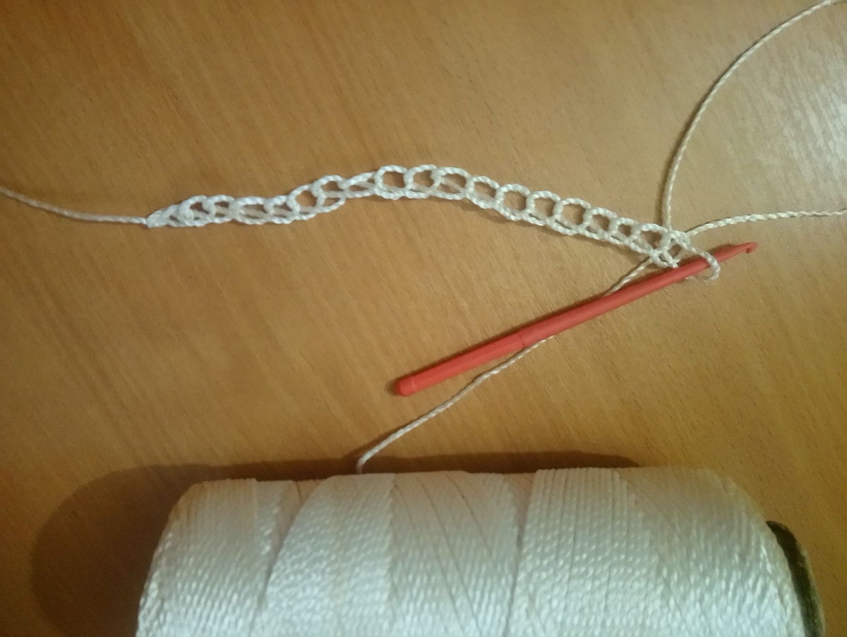 Вяжем цепочку длиной примерно 1 метр