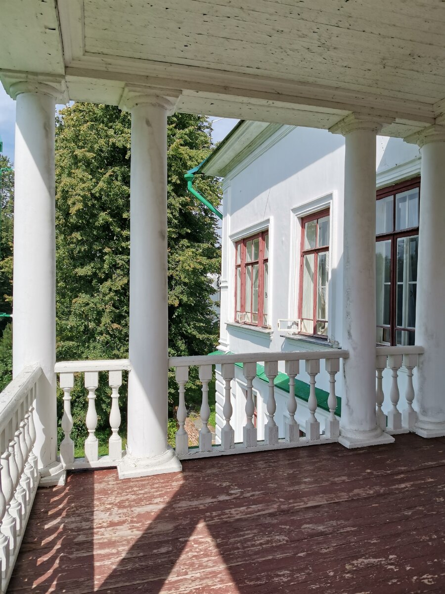 Балкон усадьбы. 