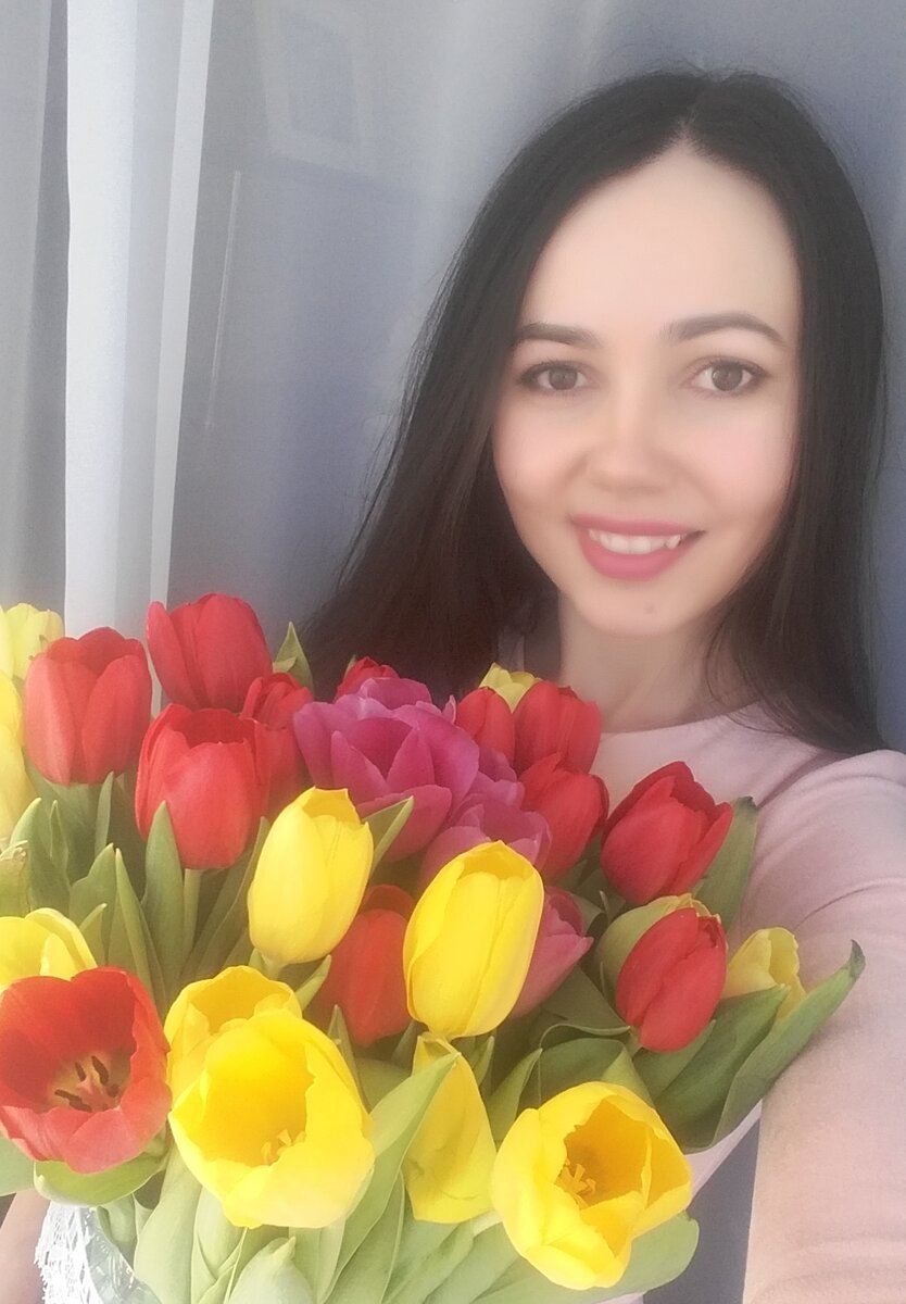 Дарите девушкам цветы. А это я, всего 2 года назад.