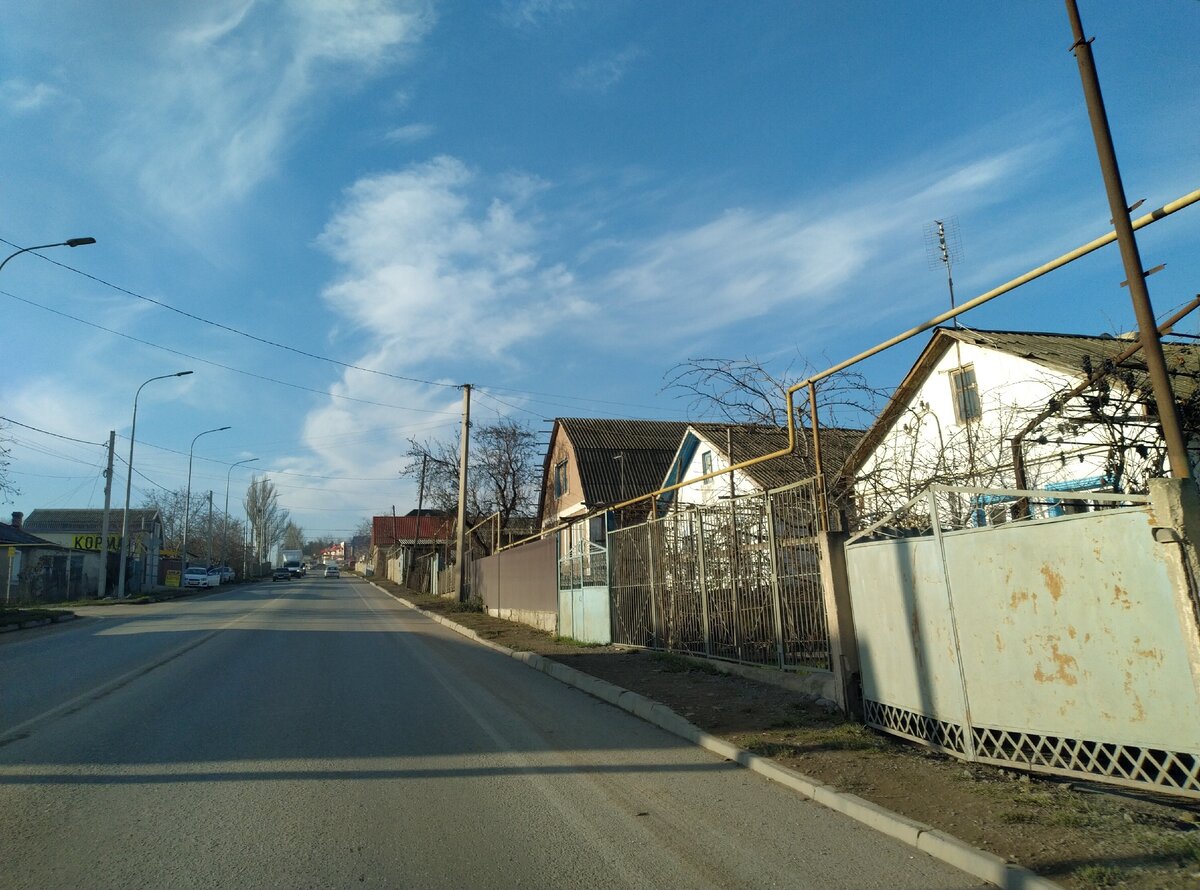 Солнце, легкие облачка