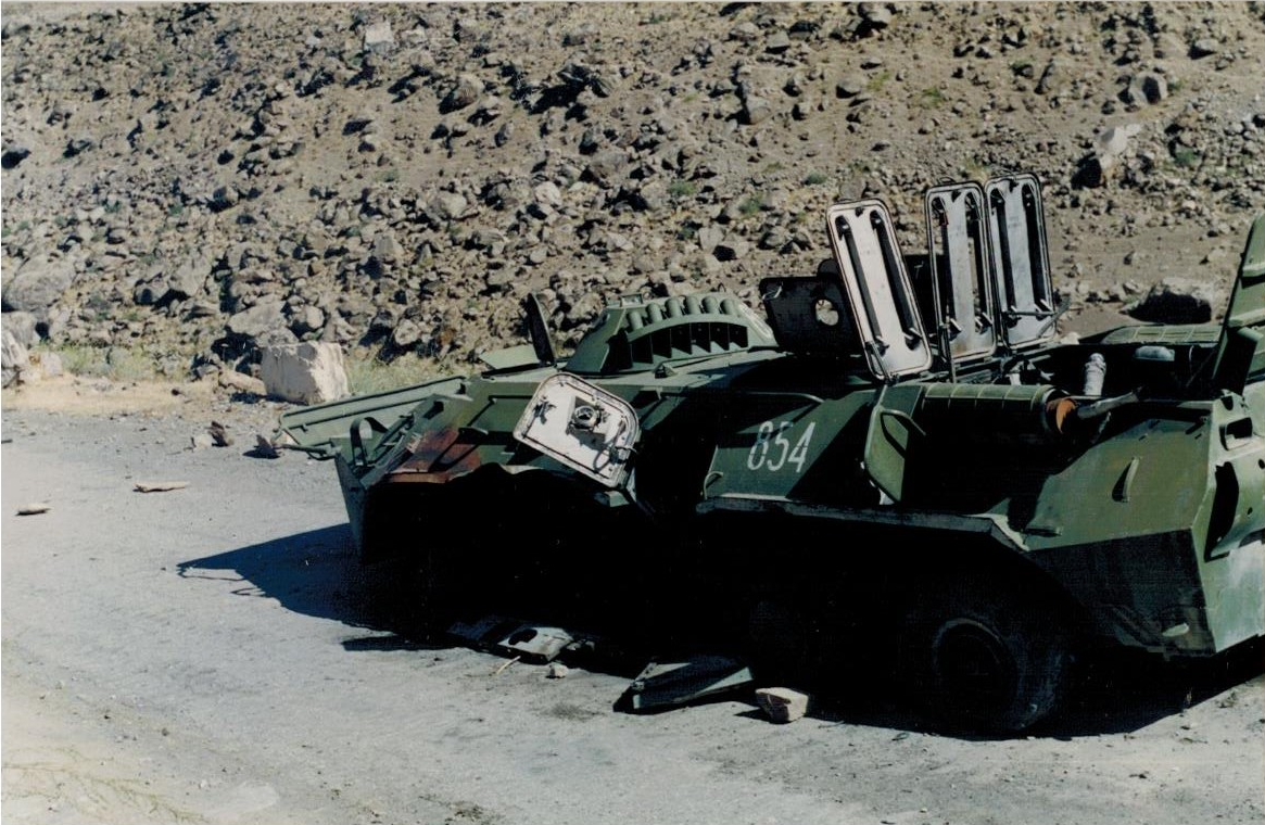 Подорвавшийся БТР