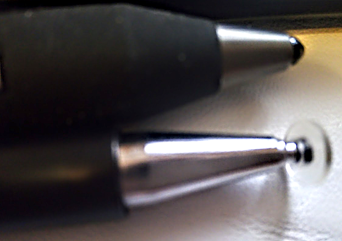 две мои "Электронные ручки" - одна в десять раз дороже другой.  Но насколько лучше?