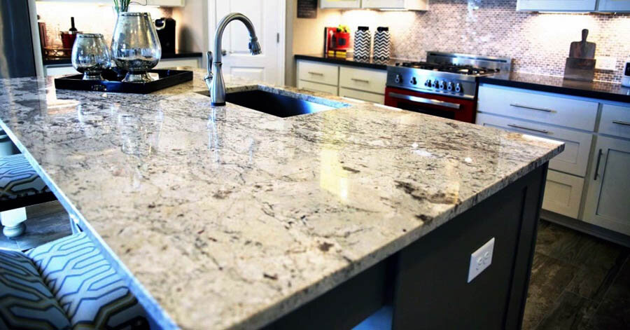 Дорогой и очень прочный материал. Может быть как глянцевым, так и матовым. Срок службы 10 и более лет. Уход: промывайте нейтральным моющим средством без абразива и сразу протирайте насухо замшевой салфеткой. 