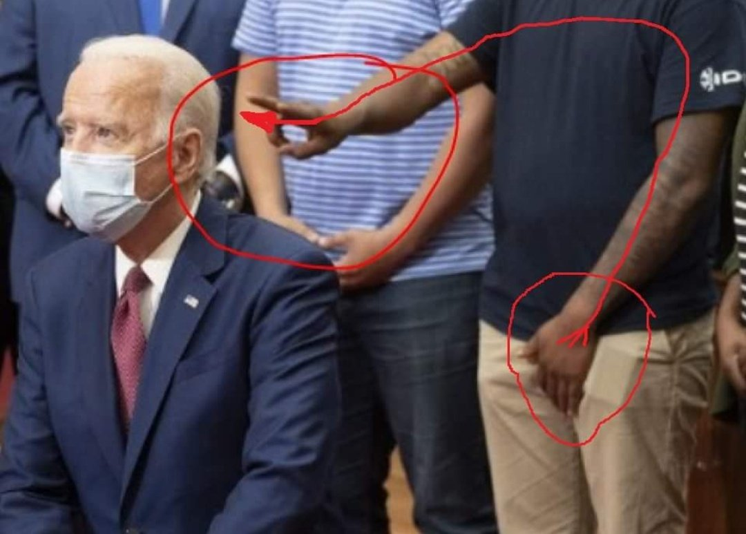 кто был перед байденом. фотоколлаж путин и байден. фотожабы на байдена. мем на путина и байдена в в путина. кто был перед байденом.