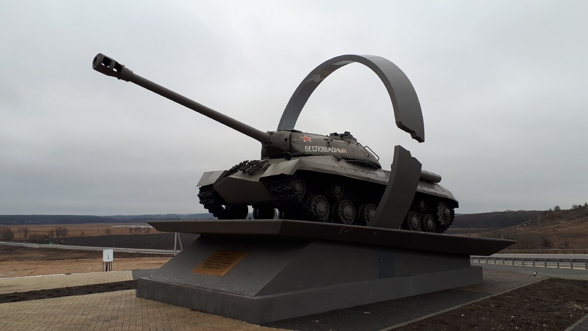 В каком городе установлен памятник танковому. Острогожск танк памятник. Памятник танк Каргинская. Танк беспощадный Острогожск. Беспощадный танк Воронежская область.