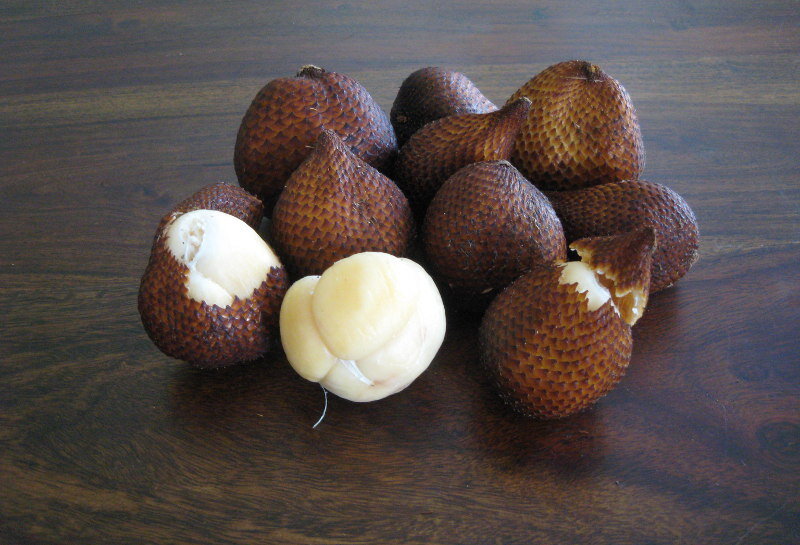 Вот такой фрукт внутри. 