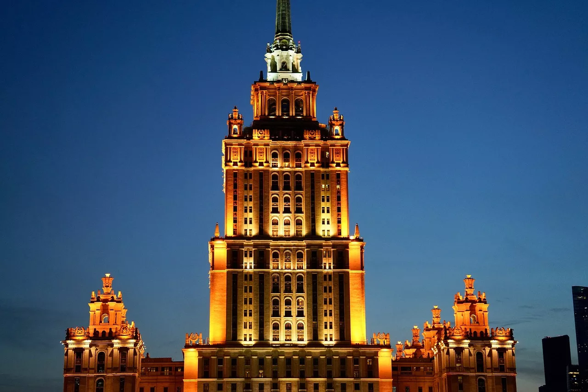 Высотка гостиница. Высотка гостиница Украина. Сталинские высотки в Москве. Сталинские высотки Украина. Сталинские высотки здание гостиница Украина