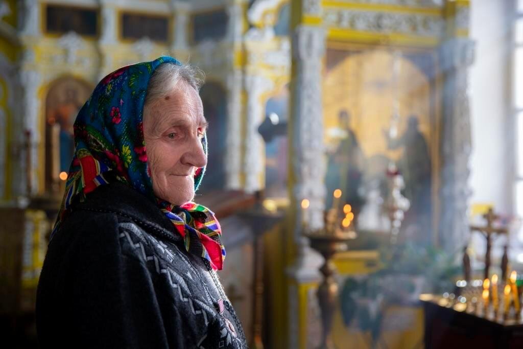Храмовая бабушка. Фото из открытого источника