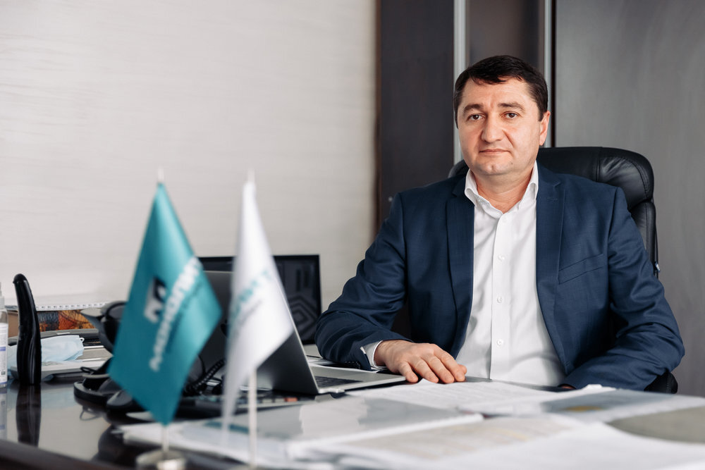на фото: Генеральный директор ГК "Монолит" Якуб Асанов
