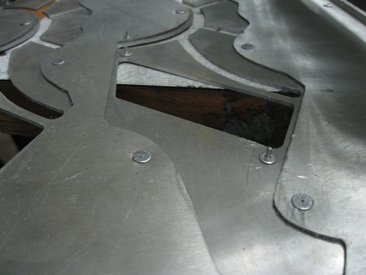 Так выглядят пины на алюминиевой пластине