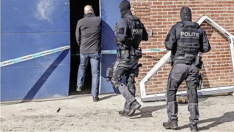 В Голландии накрыли подпольную табачную фабрику, на которой в рабских условиях вкалывали украинцы и поляки. Фото: Telegraaf