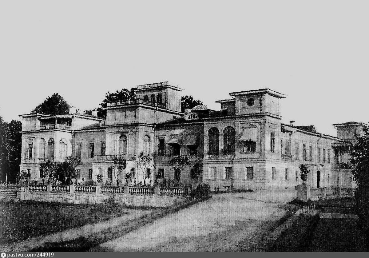 Имение Вонлярлярских под Смоленском. Фото  с сайта pasvyu.com (листайте галерею)