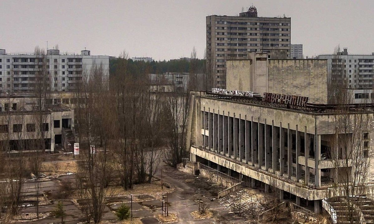 Припять. Но Киев мог бы выглядеть так же...