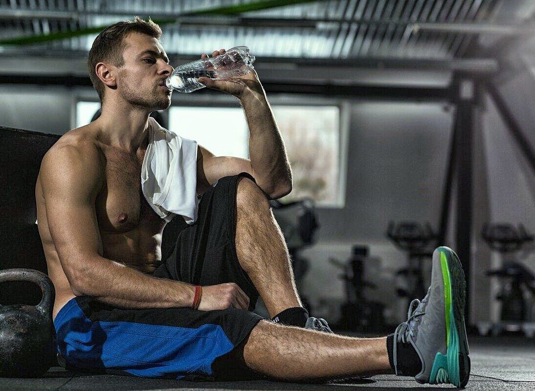 Хорошо, что в последнее время все меньше остается людей, которые не рекомендуют пить во время тренировки