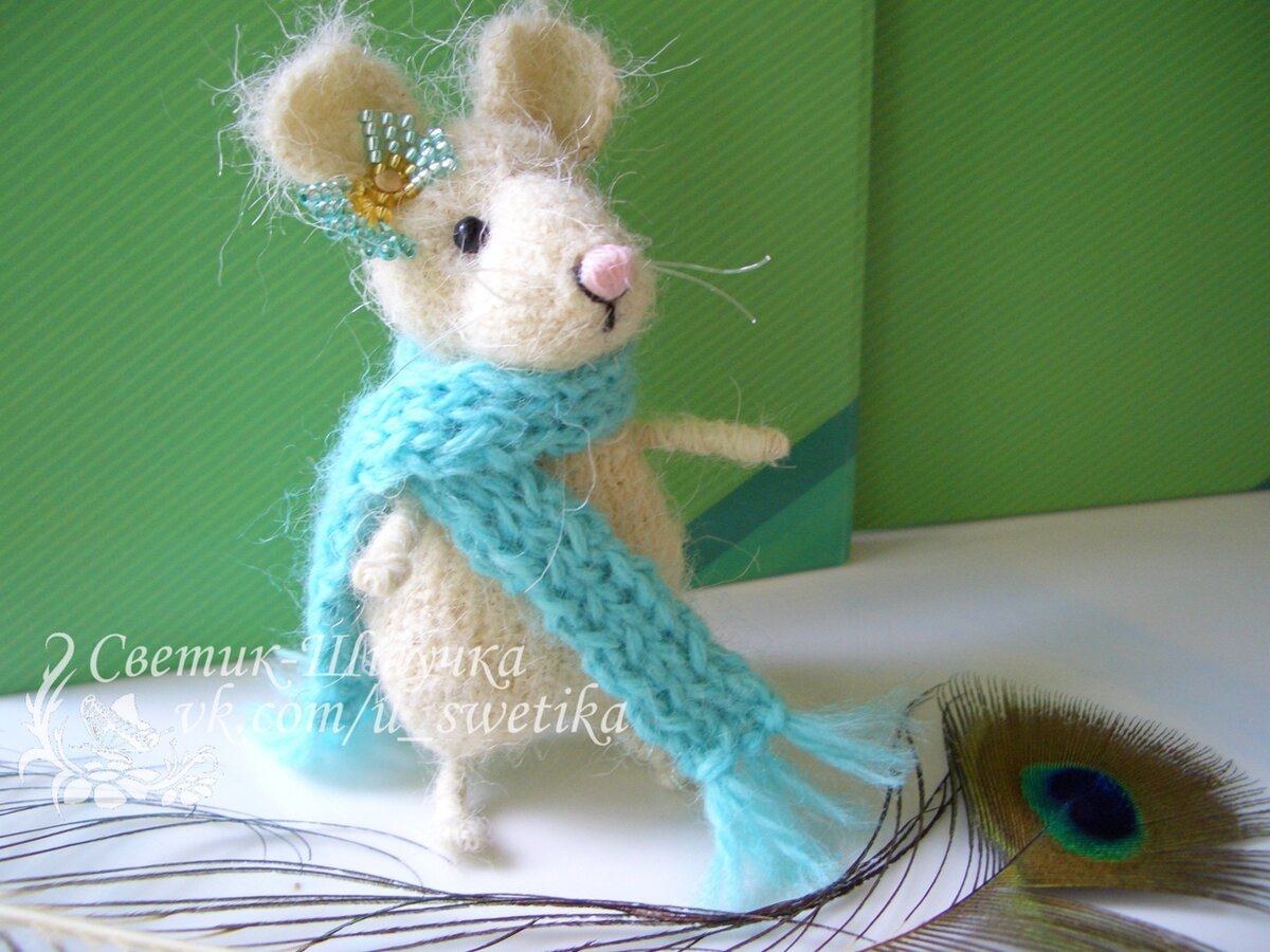 В детстве у меня была любимая книжка "Веселый новый год" - Прейсн, в ней рассказывалось о бедной мышиной семье, у которой не было ни елки,ни конфет на Новый год...Мне очень их было жаль.Поэтому у моих мышек будет все!))  
Моя группа вКонтакте: https://vk.com/u_swetika Моя страница в Контакте: https://vk.com/id170196312
Адрес электронной почты: swetik.shtuchka@gmail.com
Канал на ютюбе https://www.youtube.com/c/СветикШтучка