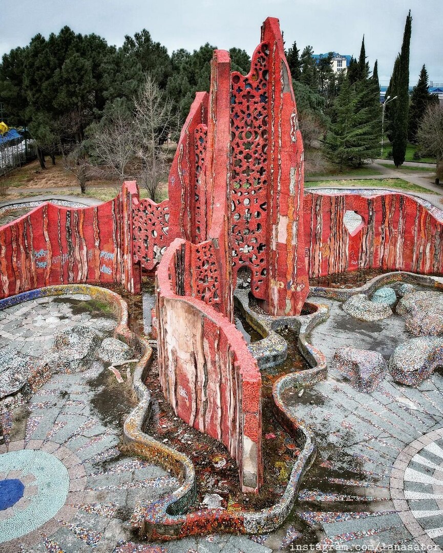 Скульптура Коралл в Курортном Городке в 2022 году, Адлер (фото из инстаграм @lanaaator)