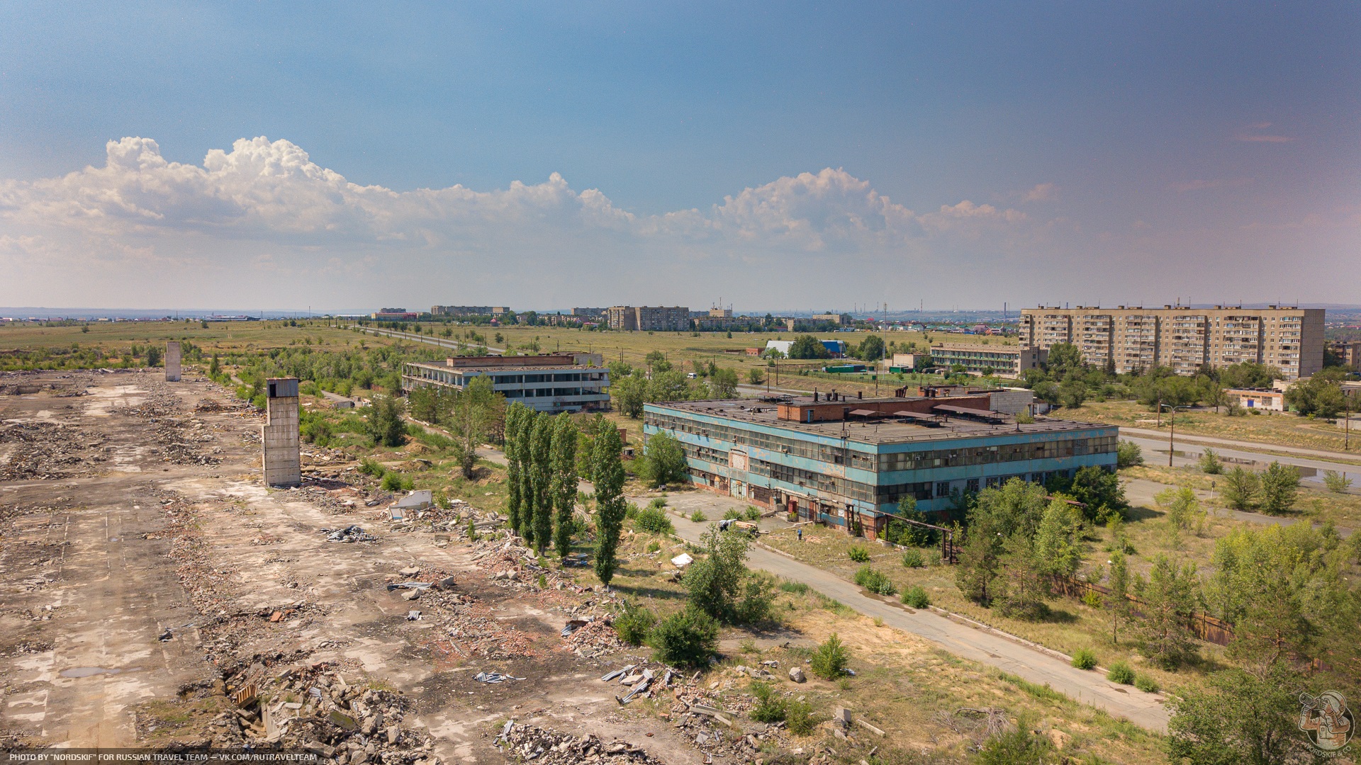 Приехали. Из-за цен на стройматериалы с заброшенных заводов нынче в первую очередь тащат отнюдь не метал...3